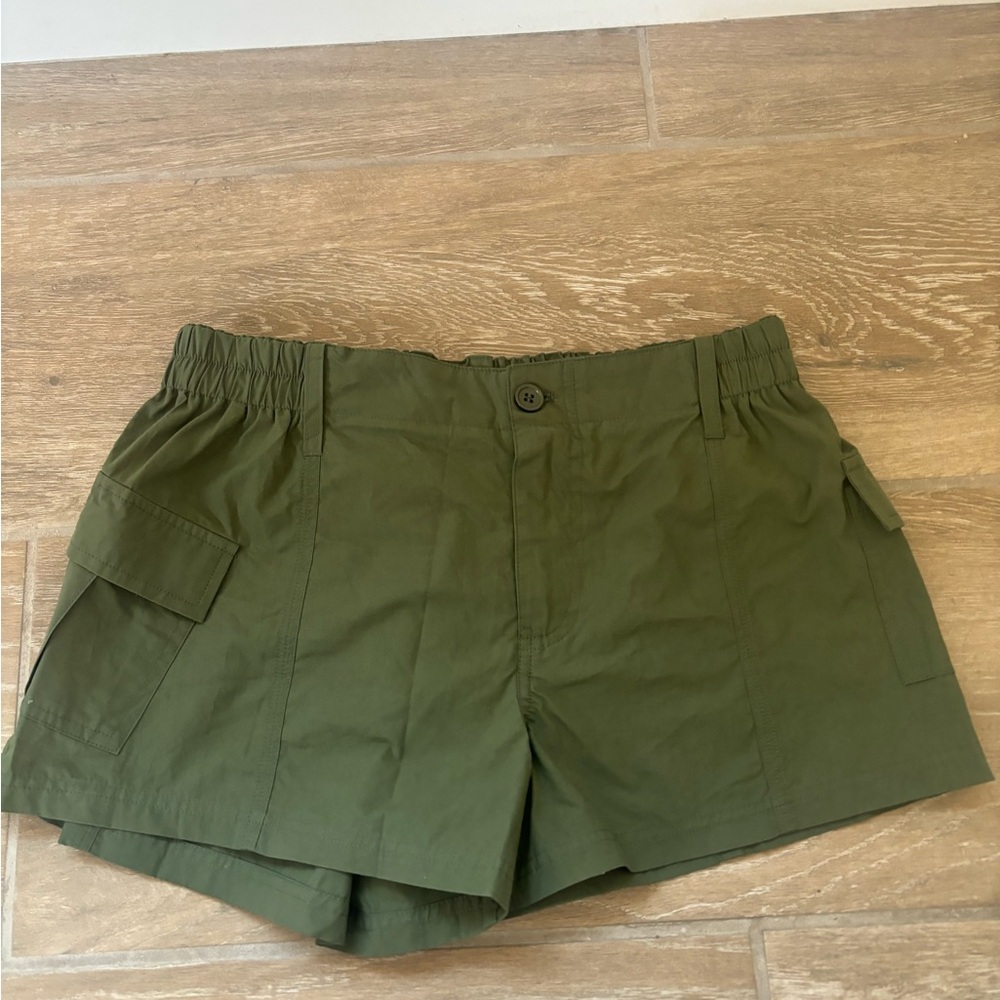 Green cargo mini shorts